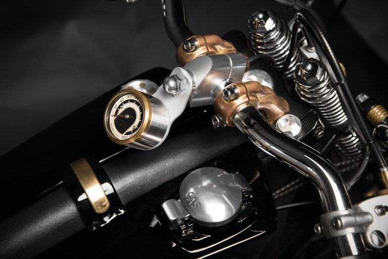 Harley-Davidson-Sportster-883-22Opera22-by-South-Garage-5